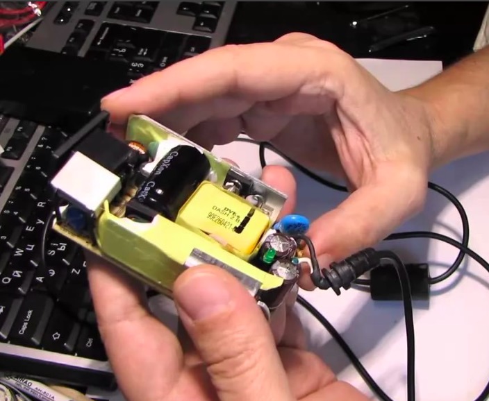 Ремонт блоков питания ноутбуков в Железногорске