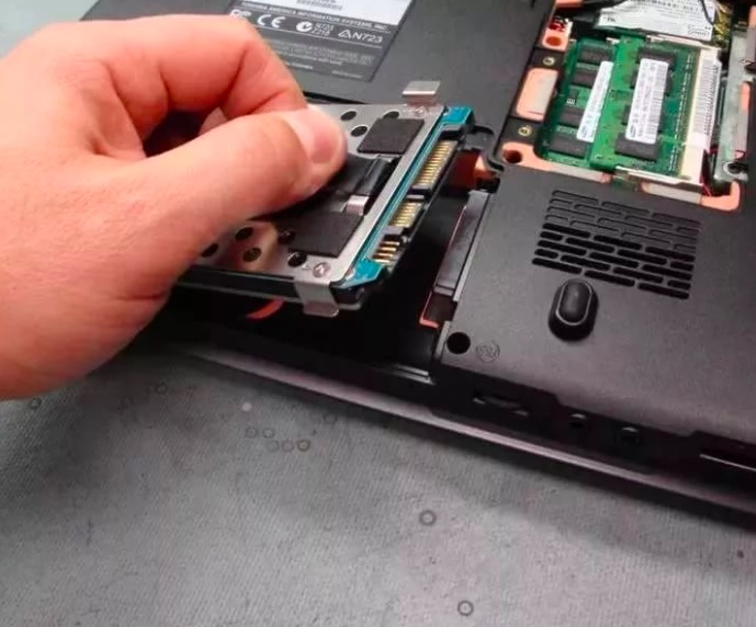 Замена жесткого диска на ноутбуке в Железногорске