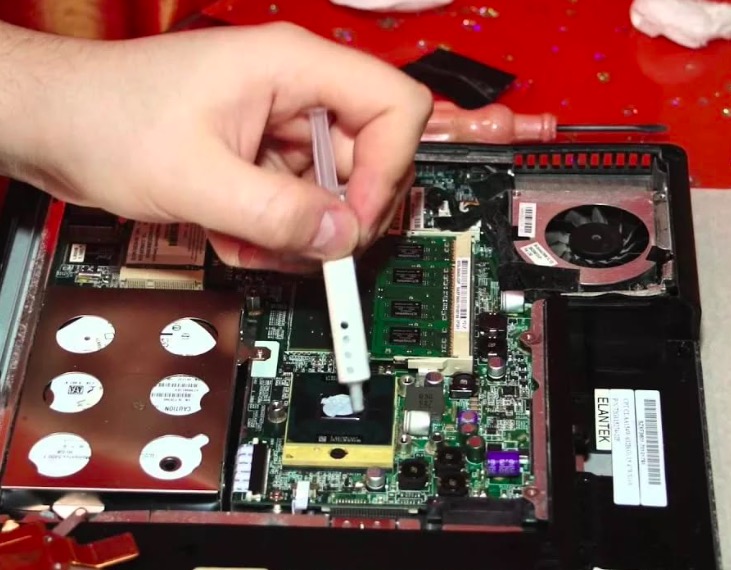 Чистка ноутбука от пыли и замена термопасты в Железногорске