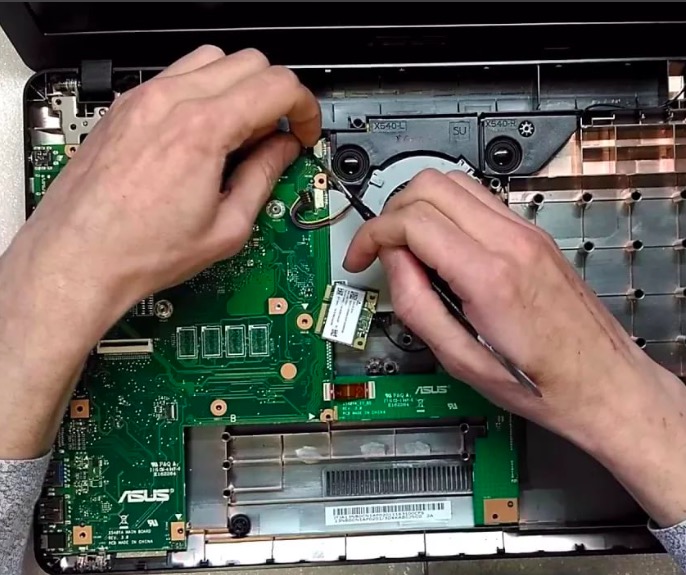 Замена материнской платы на ноутбуке в Железногорске