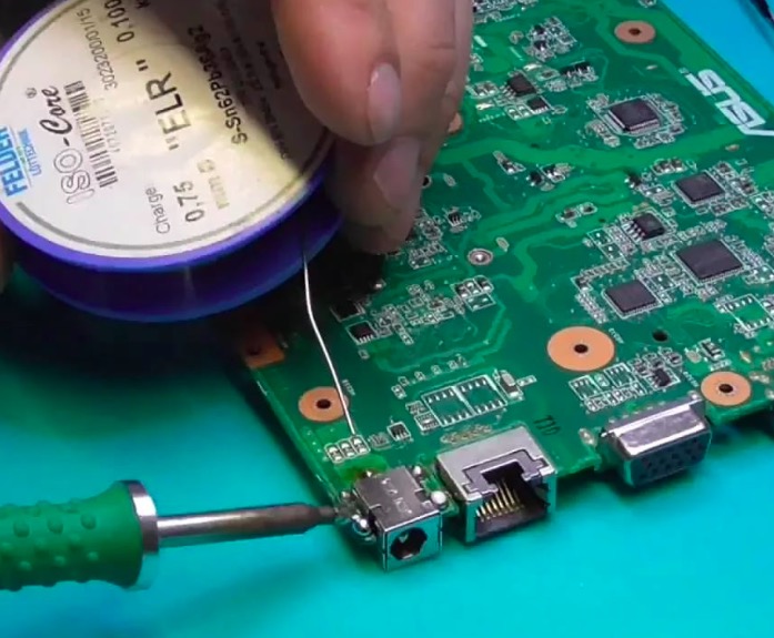 Замена шлейфа матрицы на ноутбуке в Железногорске